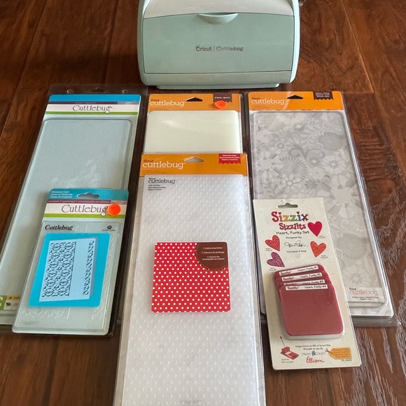 Provo craft Cuttlebug bundle - Picture 4 of 9